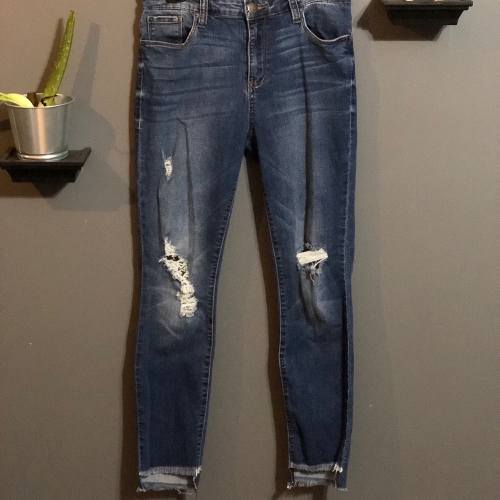 Dark blue jeans with room